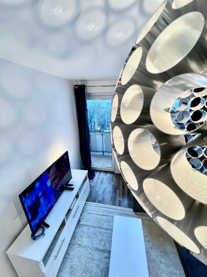 Apartament DECOR 2 metro fast WiFI 55’TV Netflix HBO cozy Warszawa Zewnętrze zdjęcie