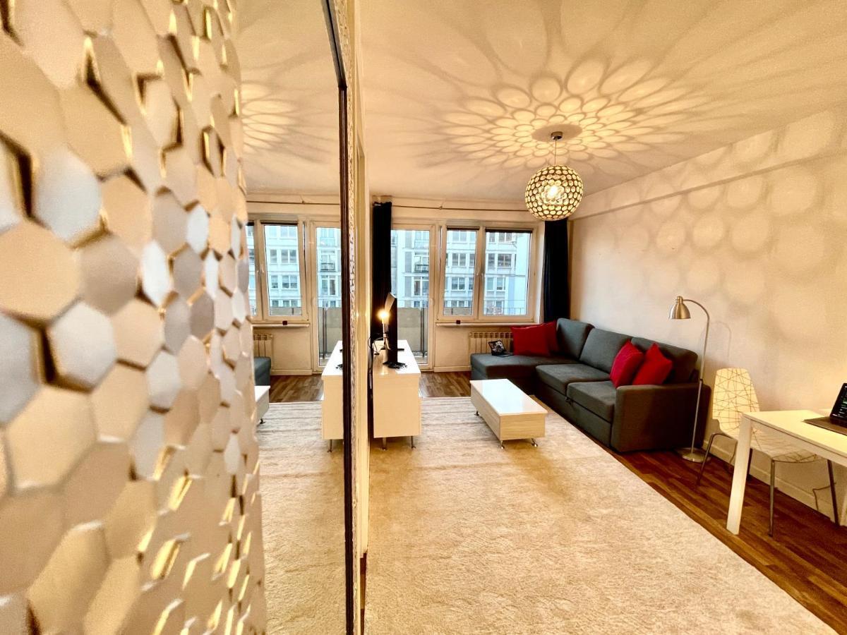 Apartament DECOR 2 metro fast WiFI 55’TV Netflix HBO cozy Warszawa Zewnętrze zdjęcie