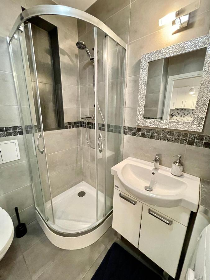Apartament DECOR 2 metro fast WiFI 55’TV Netflix HBO cozy Warszawa Zewnętrze zdjęcie