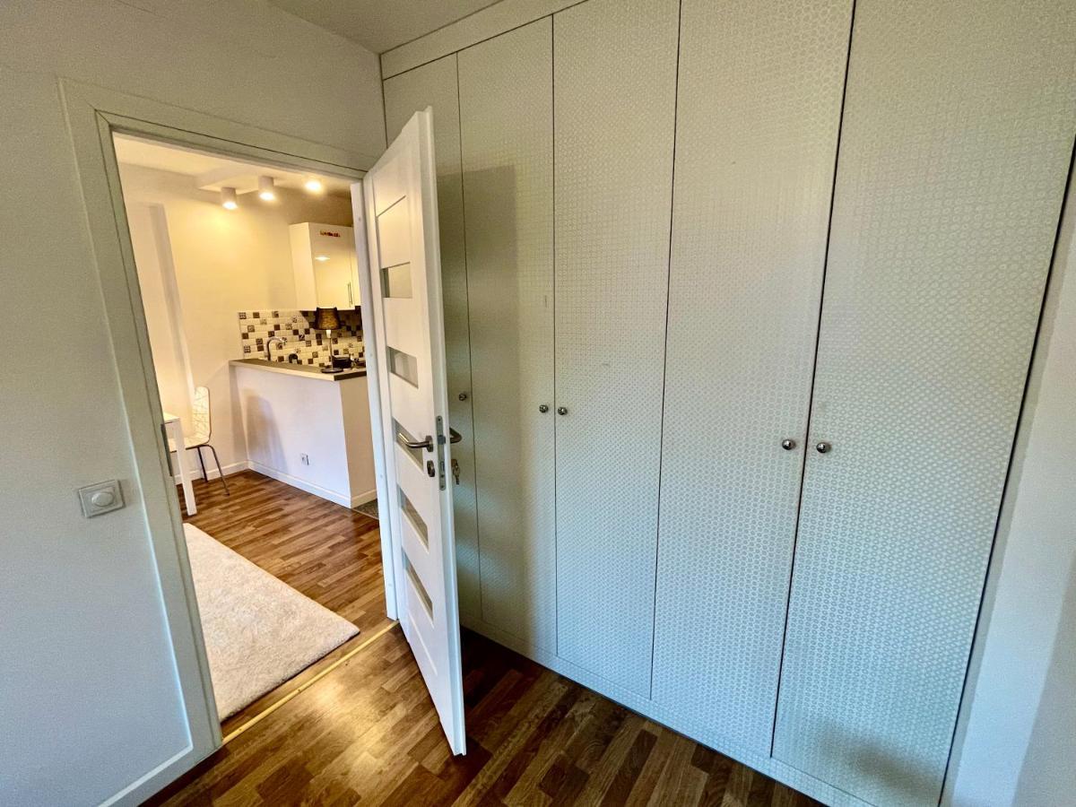 Apartament DECOR 2 metro fast WiFI 55’TV Netflix HBO cozy Warszawa Zewnętrze zdjęcie