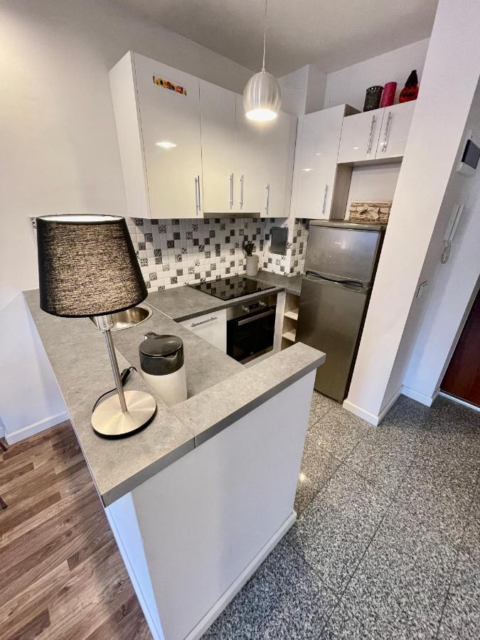 Apartament DECOR 2 metro fast WiFI 55’TV Netflix HBO cozy Warszawa Zewnętrze zdjęcie