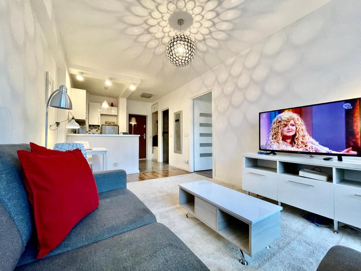 Apartament DECOR 2 metro fast WiFI 55’TV Netflix HBO cozy Warszawa Zewnętrze zdjęcie